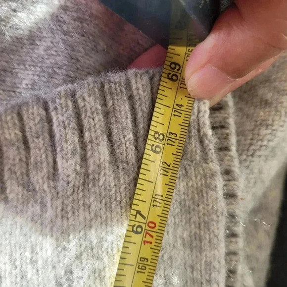 CAbi Nip Sweater With a long shawl extending from hand to shoulder 69×28 - Picture 11 of 12